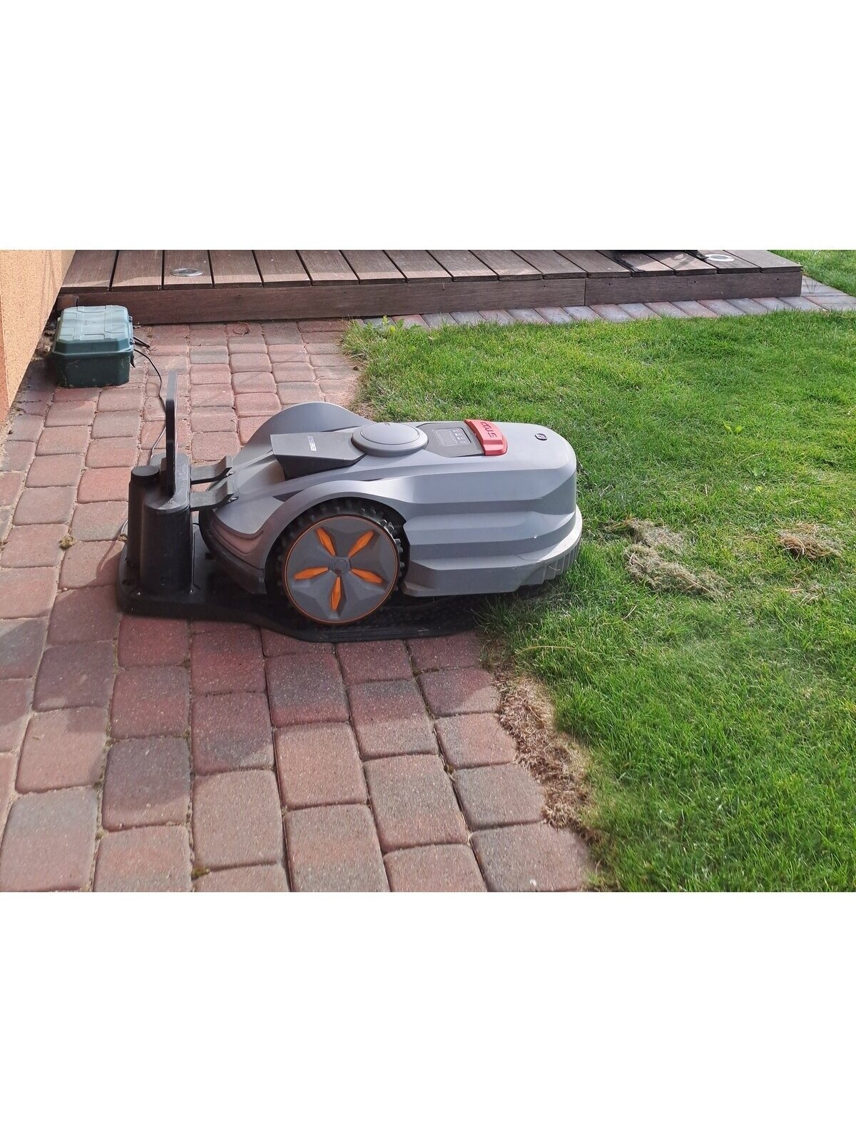 Belaidis vejos robotas Sunseeker X7 8 Belaidis vejos robotas Sunseeker X7 8