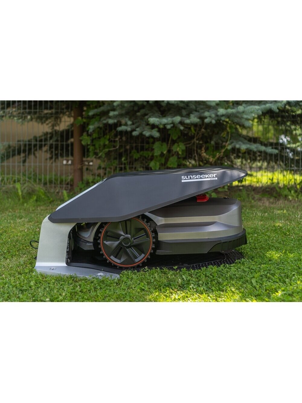 Įkrovimo stotelės stogelis Sunseeker X5 ir X7 robotams 2 Įkrovimo stotelės stogelis Sunseeker X5 ir X7 robotams 2