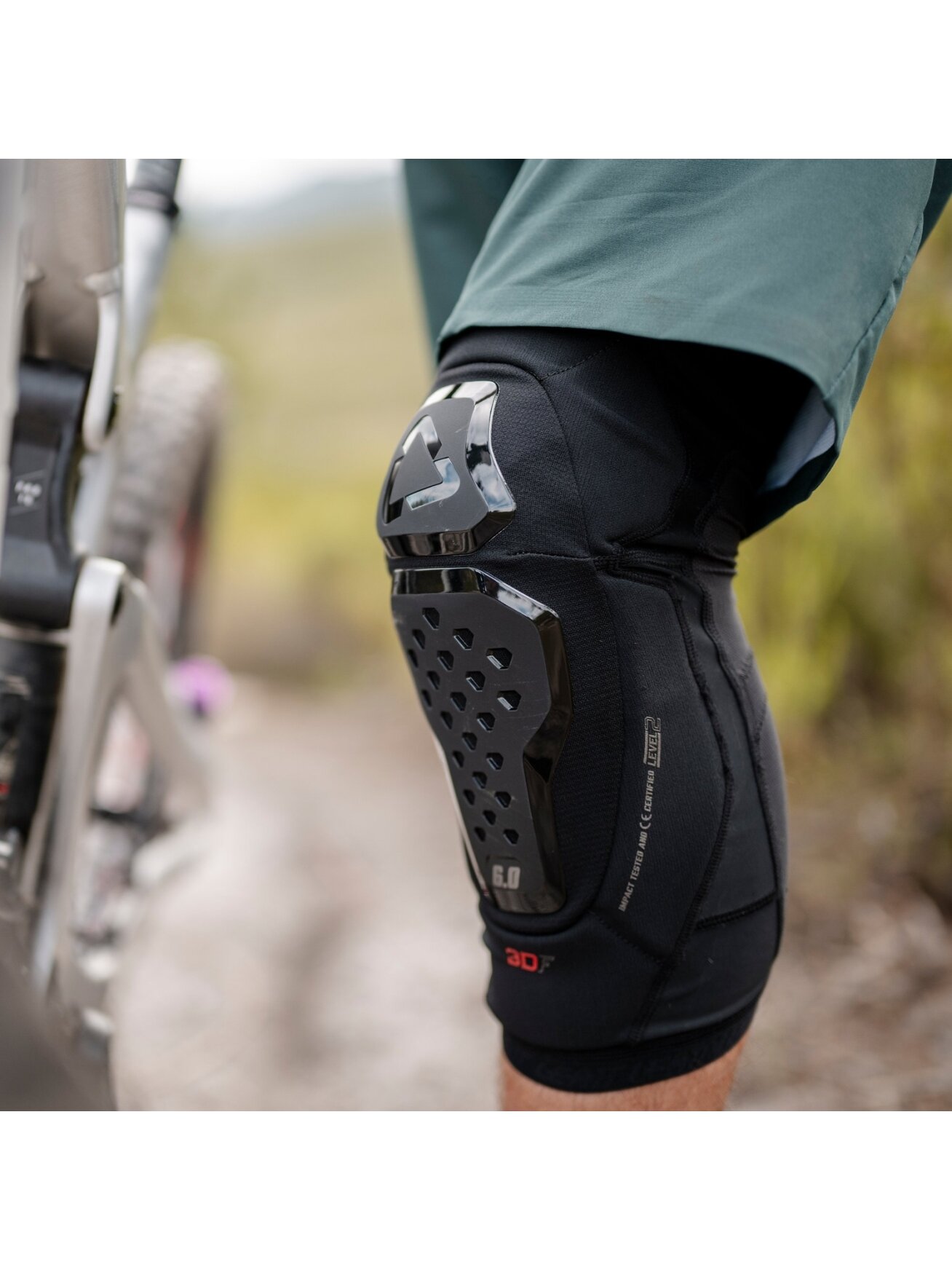 Leatt Knee Guard 6.0 Evo Black 5 Leatt Knee Guard 6.0 Evo Black 5