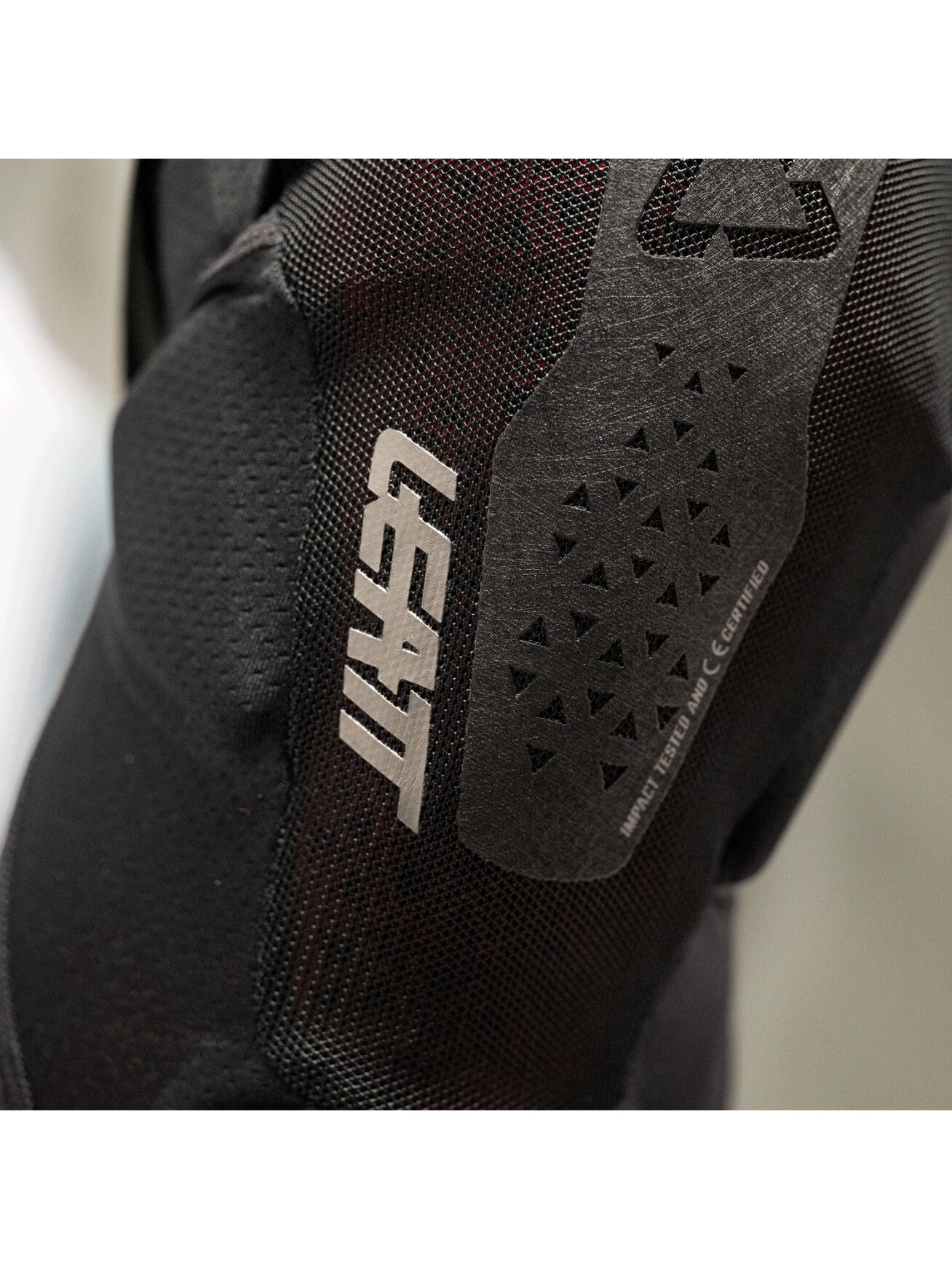 Leatt Knee Guard ReaFlex UltraLite EXT Black 2 Leatt Knee Guard ReaFlex UltraLite EXT Black 2