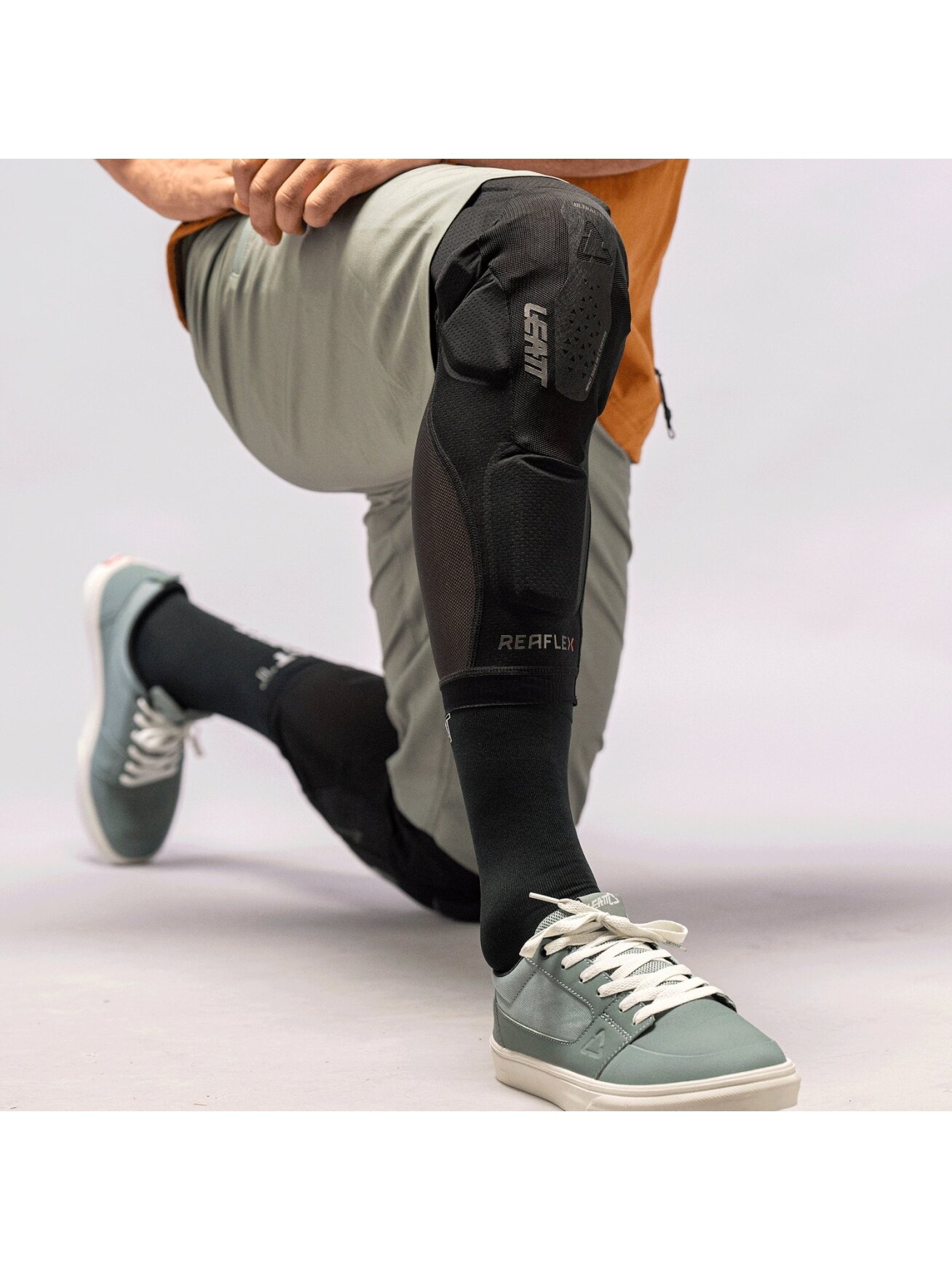 Leatt Knee Guard ReaFlex UltraLite EXT Black 5 Leatt Knee Guard ReaFlex UltraLite EXT Black 5