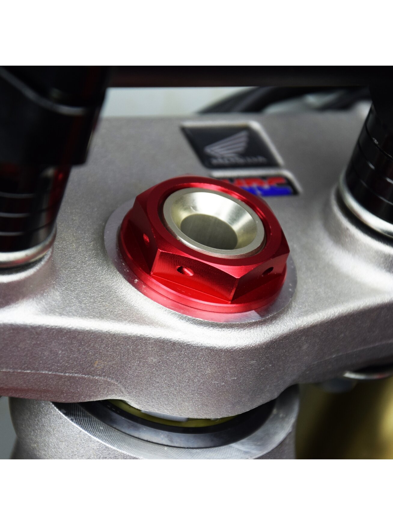 Scar Steering Stem Nut & Tool - Honda/Husqvarna Red Color Scar Steering Stem Nut & Tool - Honda/Husqvarna Red Color
