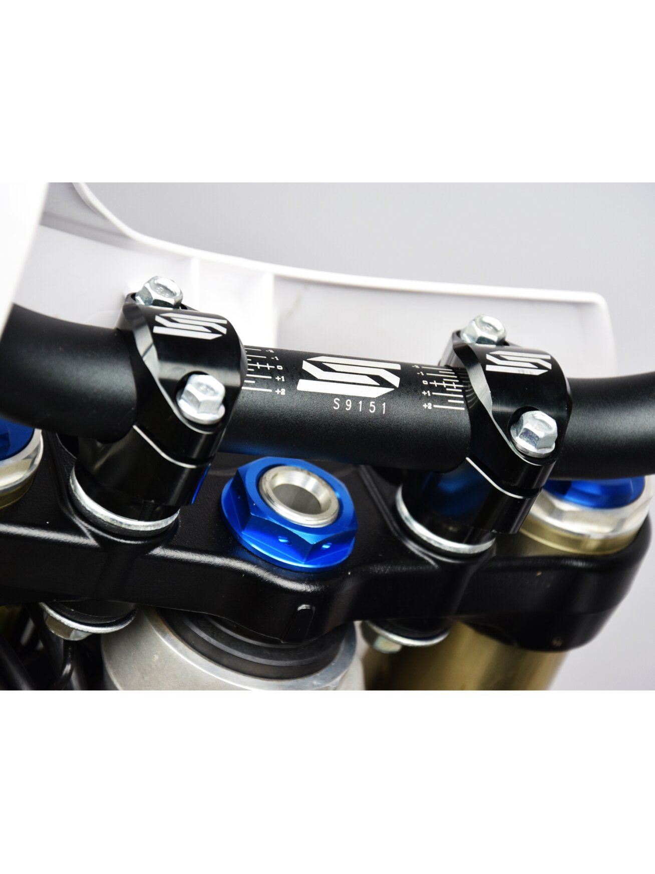 Scar Bar mounts Ø28,6 for Stock triple clamps - KXF Height 30mm Scar Bar mounts Ø28,6 for Stock triple clamps - KXF Height 30mm