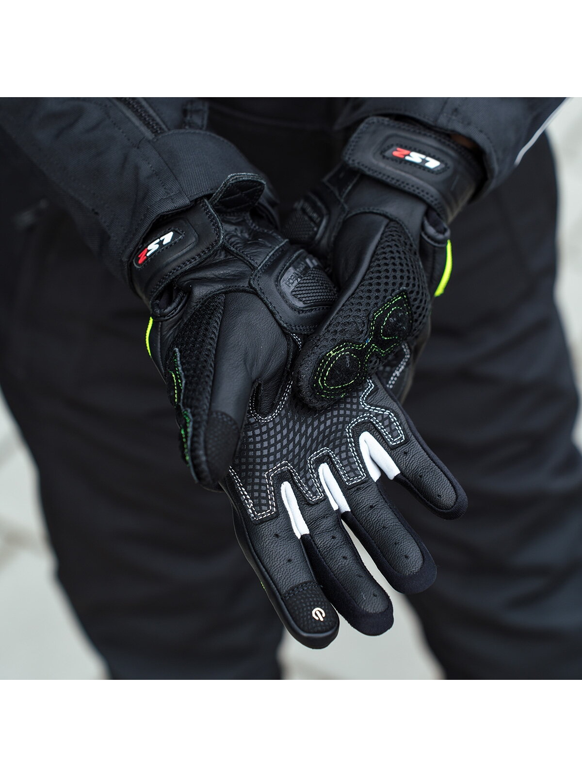 LS2 SPARK 2 AIR MAN GLOVES BLACK H-V YELLOW 1 LS2 SPARK 2 AIR MAN GLOVES BLACK H-V YELLOW 1