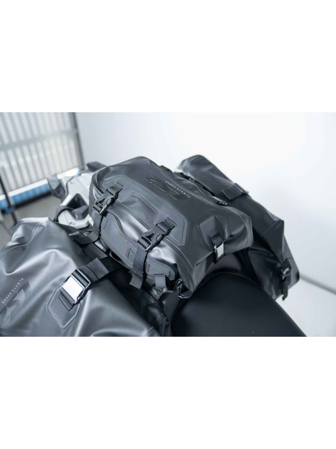 LS2 MOVE AHEAD WP 20+20L PANNIER 1
