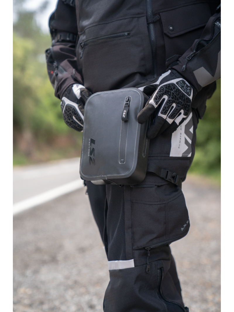 LS2 MOVE AHEAD WP 1.7L LEG BAG 1