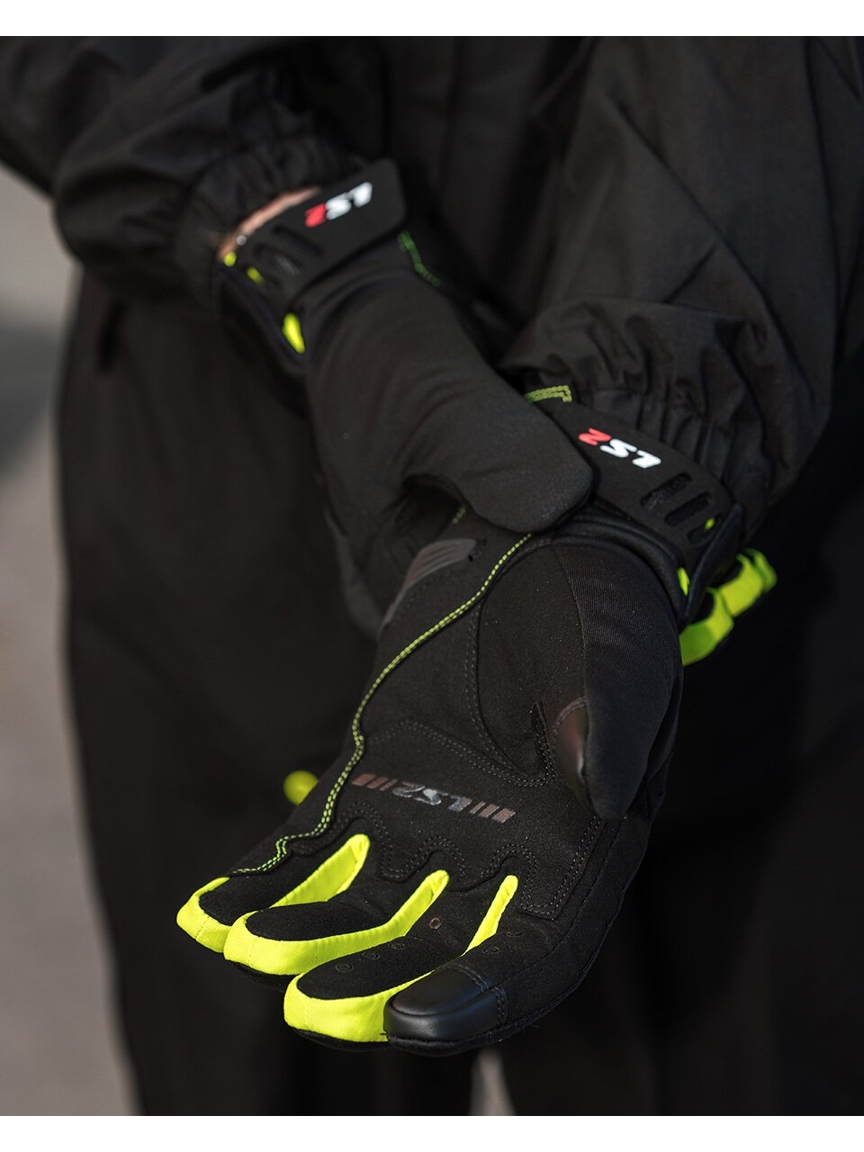 LS2 JET 2 MAN GLOVES BLACK H-V YELLOW 4 LS2 JET 2 MAN GLOVES BLACK H-V YELLOW 4