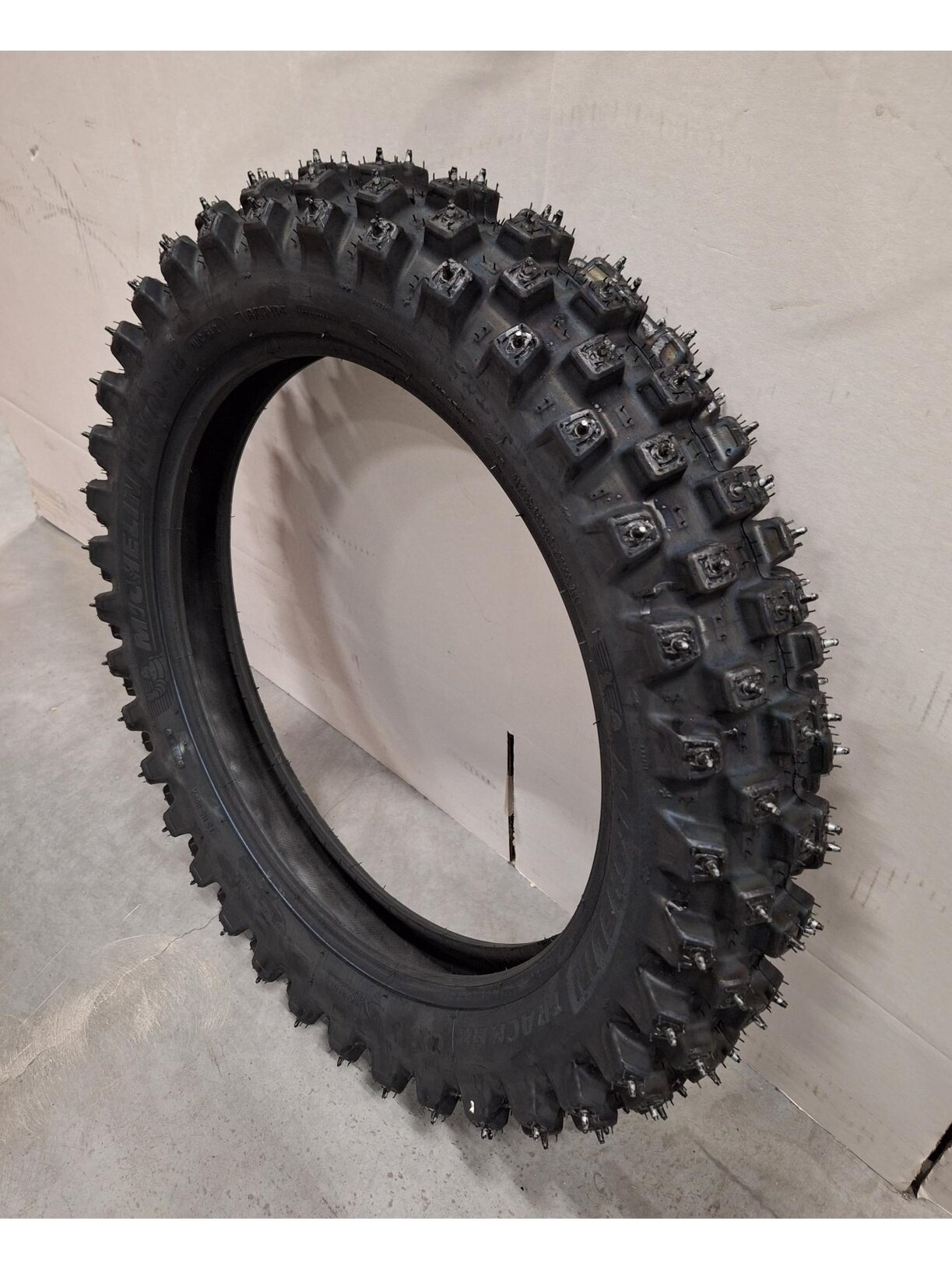 Michelin Tracker Spike 110/100-18 M/C 64R TT 216 spikes Michelin Tracker Spike 110/100-18 M/C 64R TT 216 spikes