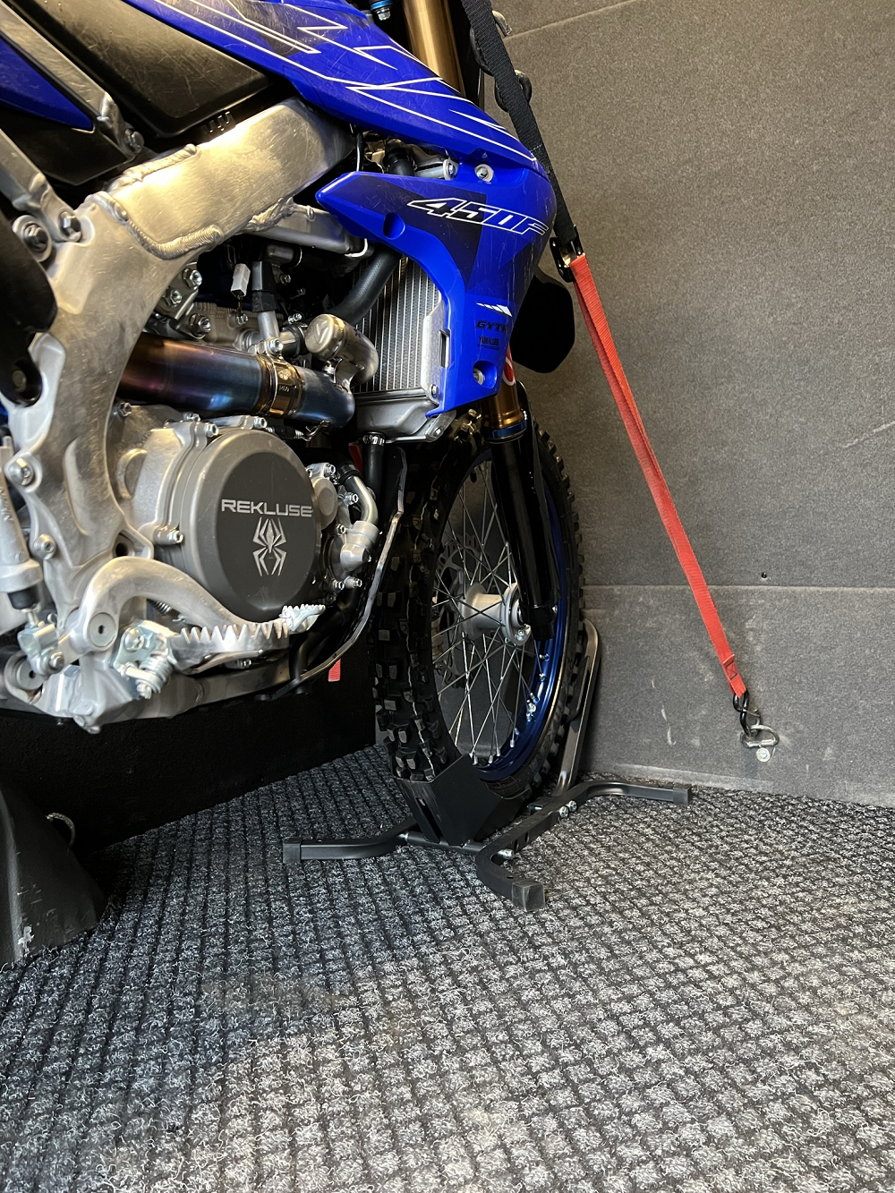 Hyper bike stand 16-21" adjustable 3 Hyper bike stand 16-21" adjustable 3