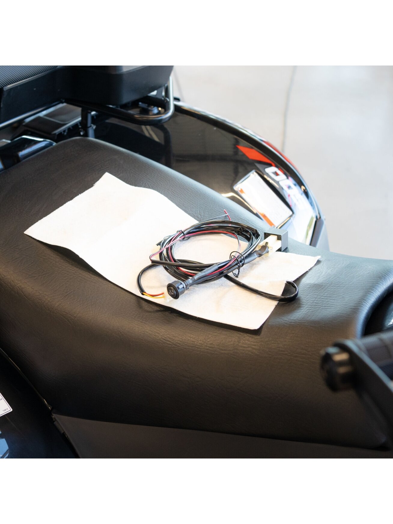 SHARK Heated Seat, SCOOTER/ATV/MOTORCYCLES,12V,35Watt, 19,5x39,5cm 1