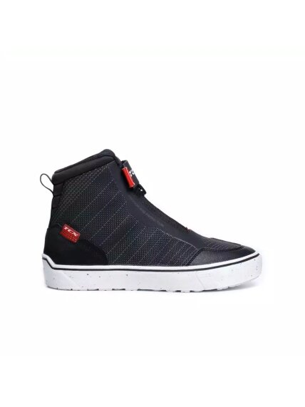 TCX Shoe Ikasu 2 WP Wmn Black/Dark Red 1 TCX Shoe Ikasu 2 WP Wmn Black/Dark Red 1